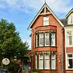 St George's 3*