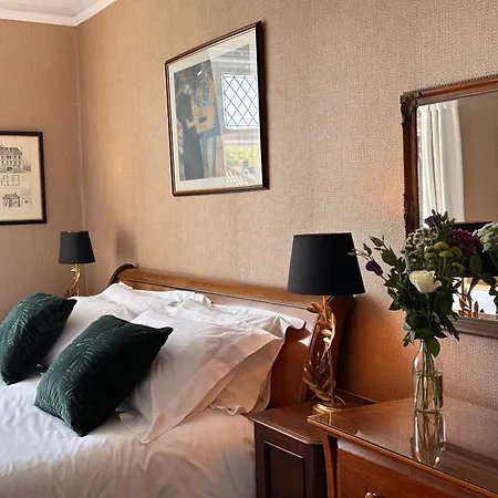St George's 3*