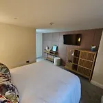 Hotel St George's 3*