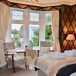 St George's 3*