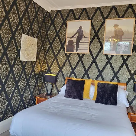 Hotel St George's 3*