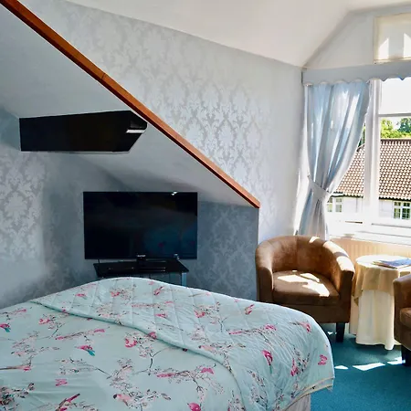 Hotel St George's 3*