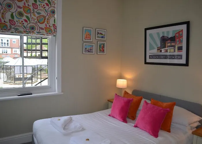 Hotel St George's 3*