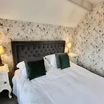 Hotel St George's