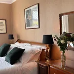 St George's 3*
