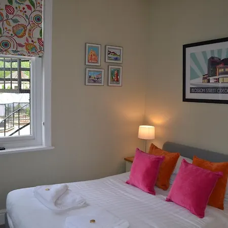 Hotel St George's 3*