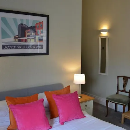 Hotel St George's