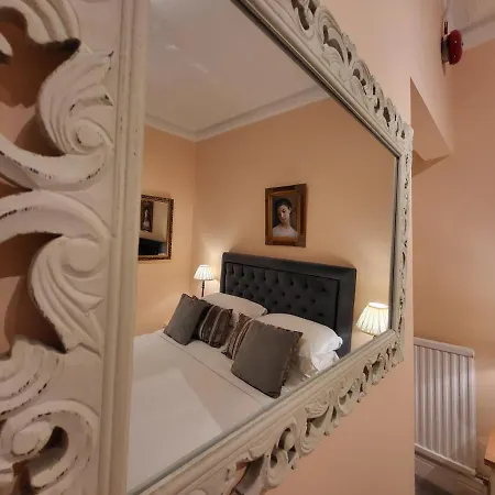 Hotel St George's