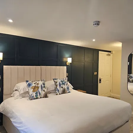 St George's 3*