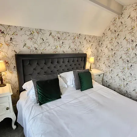 Hotel St George's