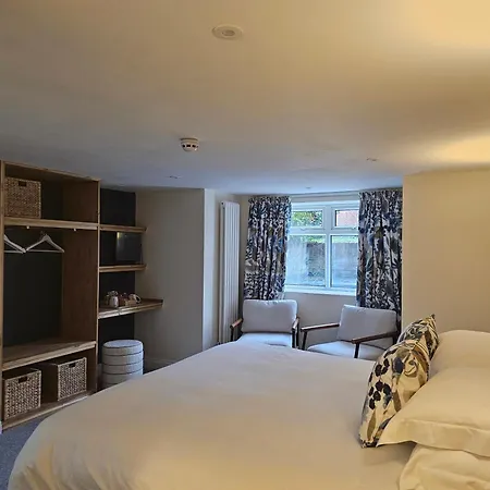 St George's 3*