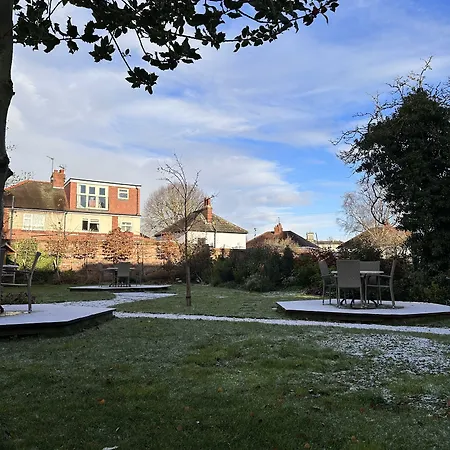 St George's 3*